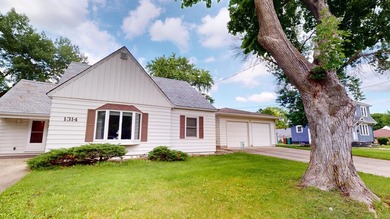 Check out this Cape Cod style, meticulously maintained home - photo 27