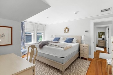 Designed by renowned architect Dudley Newton, this extraordinary - photo 27