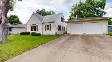 Check out this Cape Cod style, meticulously maintained home - photo 28