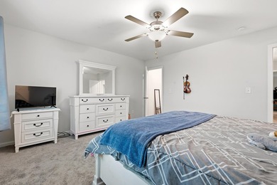 Welcome to this beautifully maintained 5-bedroom, 3.5-bath home - photo 29