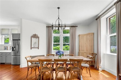 Designed by renowned architect Dudley Newton, this extraordinary - photo 32