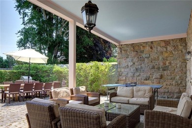 Designed by renowned architect Dudley Newton, this extraordinary - photo 35