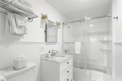 Designed by renowned architect Dudley Newton, this extraordinary - photo 38