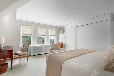 Designed by renowned architect Dudley Newton, this extraordinary - photo 39