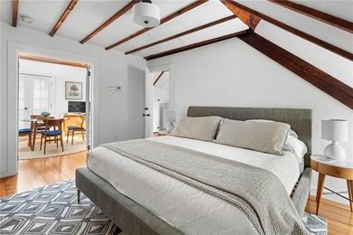 Designed by renowned architect Dudley Newton, this extraordinary - photo 42
