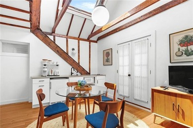 Designed by renowned architect Dudley Newton, this extraordinary - photo 43