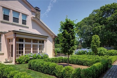 Designed by renowned architect Dudley Newton, this extraordinary - photo 44
