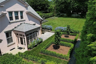 Designed by renowned architect Dudley Newton, this extraordinary - photo 45