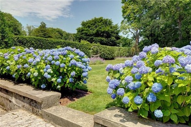 Designed by renowned architect Dudley Newton, this extraordinary - photo 46