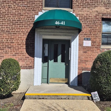 Beautifully updated 2-bedroom, 1-bath brigh unit in the - photo 2