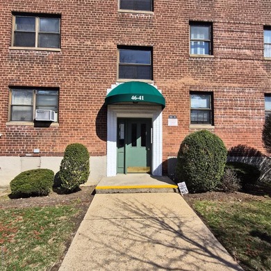 Beautifully updated 2-bedroom, 1-bath brigh unit in the - photo 3