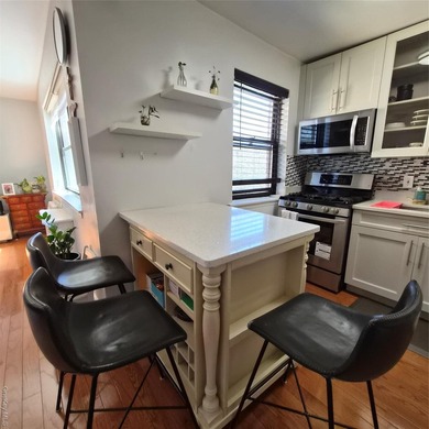 Beautifully updated 2-bedroom, 1-bath brigh unit in the - photo 7