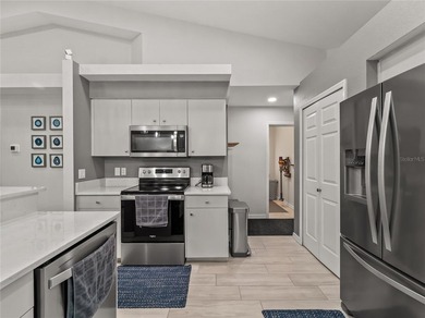 Welcome to this beautifully maintained, turnkey-furnished - photo 12
