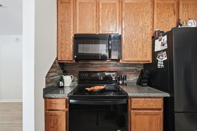 Who says you can't have it all? This 3-bedroom, 2-bath charmer - photo 15