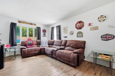 Who says you can't have it all? This 3-bedroom, 2-bath charmer - photo 31