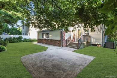 Merrick Woods 3BR/2Bath Classic Colonial, Basement and 1 Car - photo 32