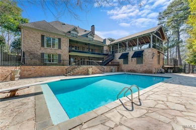 Exceptional two-story home with a fully finished basement - photo 2