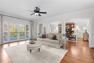 Exceptional two-story home with a fully finished basement - photo 4