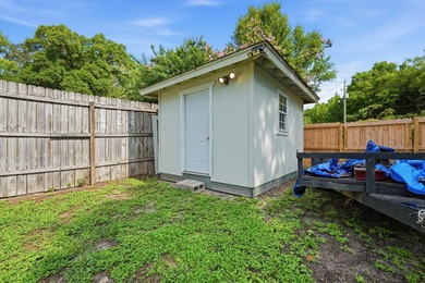 Who says you can't have it all? This 3-bedroom, 2-bath charmer - photo 38