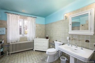 Built in 1927 during Detroit's Golden Age, 189 Cloverly reflects - photo 47