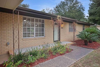 Welcome to this beautifully maintained brick home in the heart - photo 3