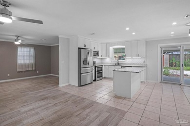 Welcome to this beautifully maintained brick home in the heart - photo 4