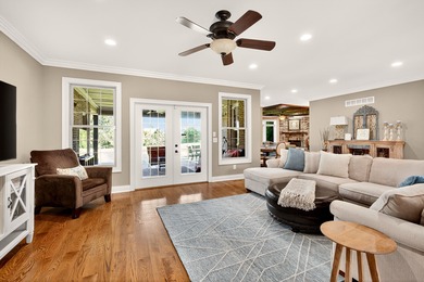 Beautiful and spacious 4-bedroom, 4-bath, custom built home - photo 11
