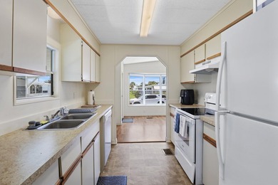 Fully Furnished. INCLUDES GOLF CART! Large Lanai for Outdoor - photo 14