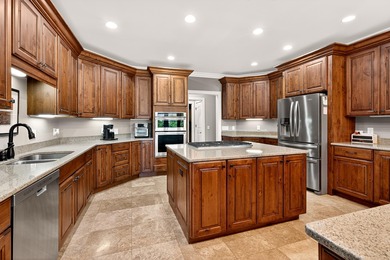 Beautiful and spacious 4-bedroom, 4-bath, custom built home - photo 19