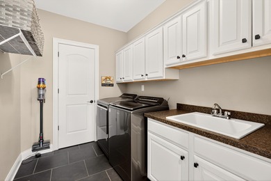Beautiful and spacious 4-bedroom, 4-bath, custom built home - photo 22
