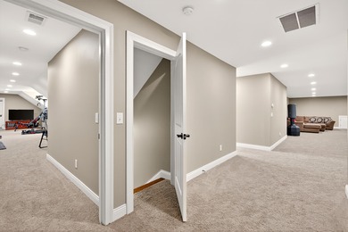 Beautiful and spacious 4-bedroom, 4-bath, custom built home - photo 40