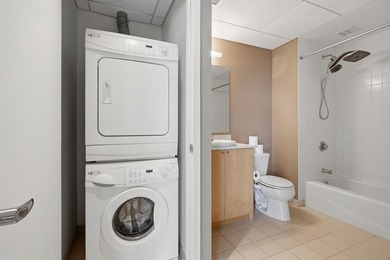 Welcome home to this stunning, bright, open-concept one-bedroom - photo 11