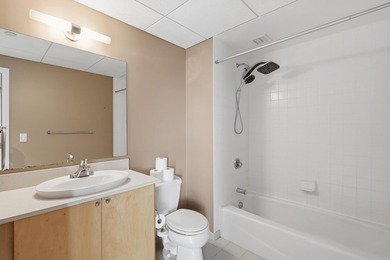 Welcome home to this stunning, bright, open-concept one-bedroom - photo 12
