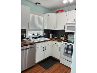 A great Town Home at a Great Price! 2 beds, 2 1/2 baths. Lower - photo 17