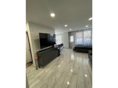 Beautiful LShape Studio with separate kitchen with window - photo 10
