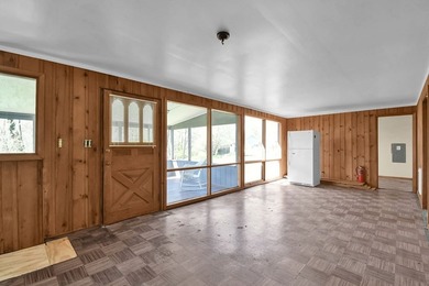 Here is your rare opportunity to own a lake cottage! This - photo 3