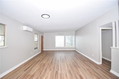Central location and good schools. This Pretty 3 bedroom, 2 bath - photo 9