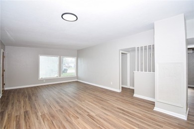 Central location and good schools. This Pretty 3 bedroom, 2 bath - photo 10