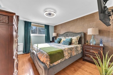 Welcome to Your City Island Dream Home Discover the perfect - photo 12