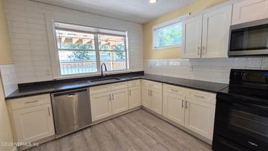 Adorable 3 bedroom Cottage Style Home with Detached Garage in - photo 13