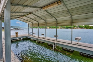Exceptional Moss Lake retreat offering highly sought-after - photo 14