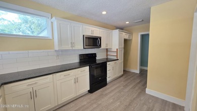 Adorable 3 bedroom Cottage Style Home with Detached Garage in - photo 15