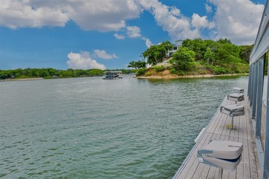 Exceptional Moss Lake retreat offering highly sought-after - photo 15