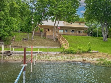 Exceptional Moss Lake retreat offering highly sought-after - photo 16