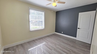 Adorable 3 bedroom Cottage Style Home with Detached Garage in - photo 20