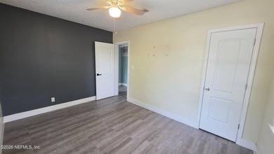 Adorable 3 bedroom Cottage Style Home with Detached Garage in - photo 22