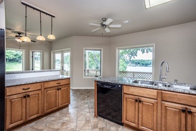 Exceptional Moss Lake retreat offering highly sought-after - photo 22