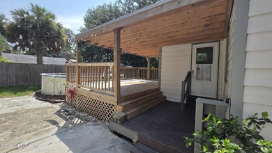 Adorable 3 bedroom Cottage Style Home with Detached Garage in - photo 30
