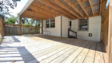 Adorable 3 bedroom Cottage Style Home with Detached Garage in - photo 32