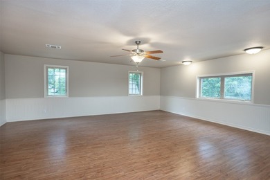 Exceptional Moss Lake retreat offering highly sought-after - photo 33
